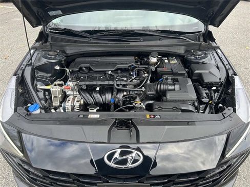 Certified 2023 Hyundai Elantra SE w/ Cargo Package image 9