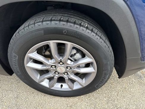 Used 2023 GMC Terrain SLT w/ Infotainment Package II AWD/4WD image 8