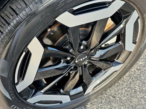 Used 2023 Kia Telluride EX w/ EX Captain's Chair Package FWD image 6