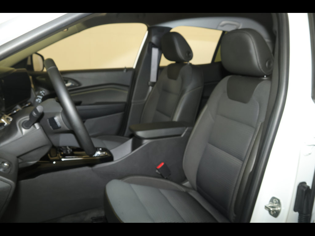Used 2025 Chevrolet Trax LT w/ Driver Confidence Package FWD image 21
