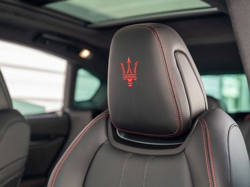 Used 2024 Maserati Levante GT Ultima image 12