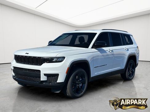 New 2025 Jeep Grand Cherokee L Altitude AWD/4WD image 9