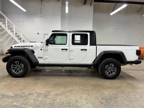 Used 2026 Jeep Gladiator Mojave AWD/4WD image 4
