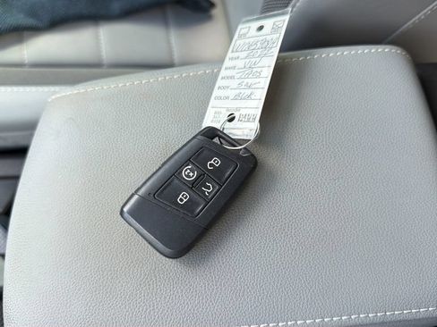 Certified 2022 Volkswagen Taos SE FWD image 33