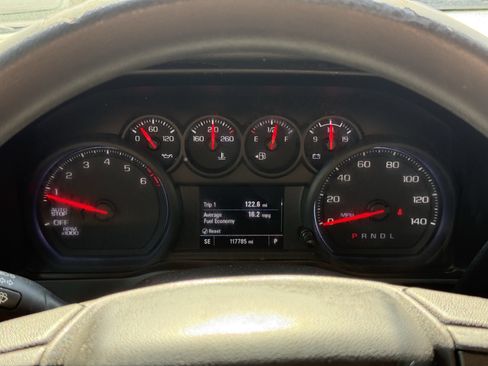 Used 2020 Chevrolet Silverado 1500 Custom w/ Custom Value Package image 17