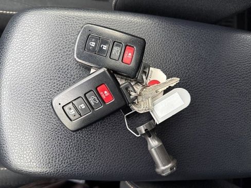 Used 2018 Toyota RAV4 XLE image 37