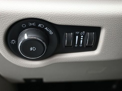 Used 2023 Chrysler Pacifica Touring-L FWD image 20