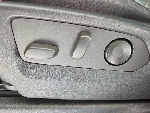 Used 2022 Chevrolet Silverado 1500 High Country w/ Technology Package image 36