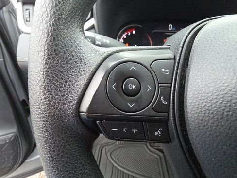 Used 2025 Toyota RAV4 XLE FWD image 18