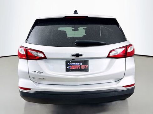 Used 2019 Chevrolet Equinox LS w/ LS Convenience Package image 7