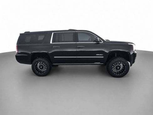 Used 2017 GMC Yukon XL Denali w/ Open Road Package AWD/4WD image 4