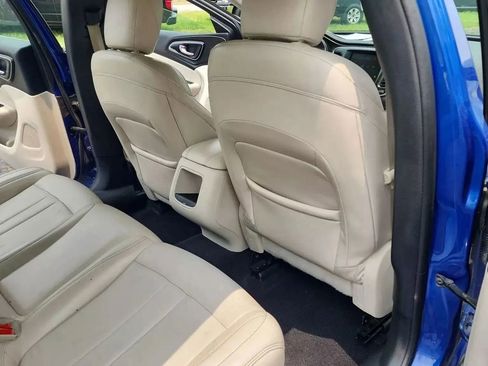 Used 2017 Chrysler 200 Limited Platinum FWD image 19