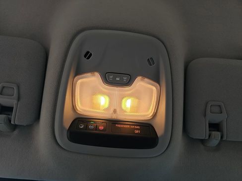 Used 2021 Chevrolet Bolt Premier w/ Infotainment Package image 29