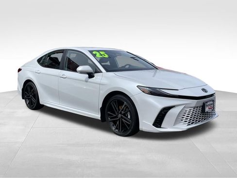 Used 2025 Toyota Camry XSE AWD/4WD image 3