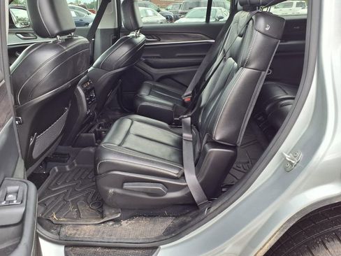 Used 2023 Jeep Grand Cherokee L Limited w/ Black Appearance Package AWD/4WD image 25