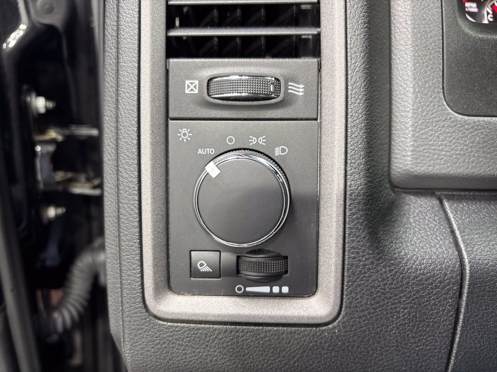 Used 2018 RAM 2500 Tradesman w/ Chrome Appearance Group AWD/4WD image 32