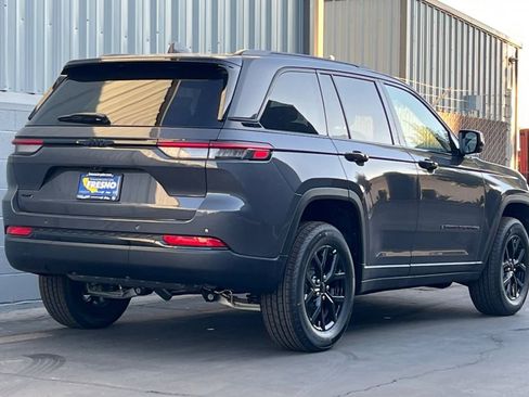 New 2025 Jeep Grand Cherokee 4WD image 4