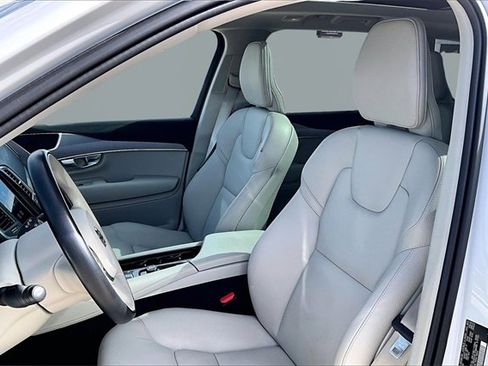 Used 2024 Volvo XC90 B5 Core w/ Protection Package Premier image 27