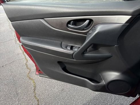 Used 2021 Nissan Rogue Sport S image 12