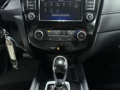 Used 2018 Nissan Rogue S image 21