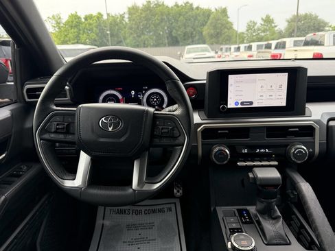 Used 2024 Toyota Tacoma TRD Sport AWD/4WD image 21