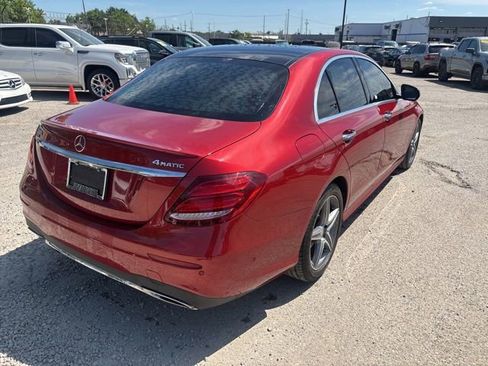 Used 2017 Mercedes-Benz E 300 4MATIC image 3