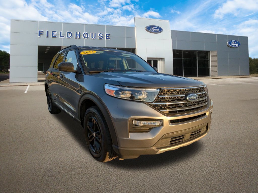 Used 2024 Ford Explorer XLT w/ Equipment Group 202A AWD/4WD image 8