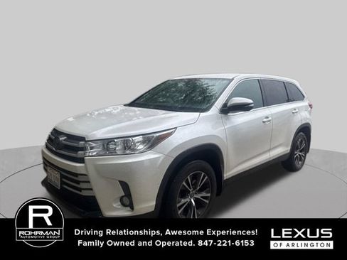 Used 2019 Toyota Highlander Plus AWD/4WD image 1