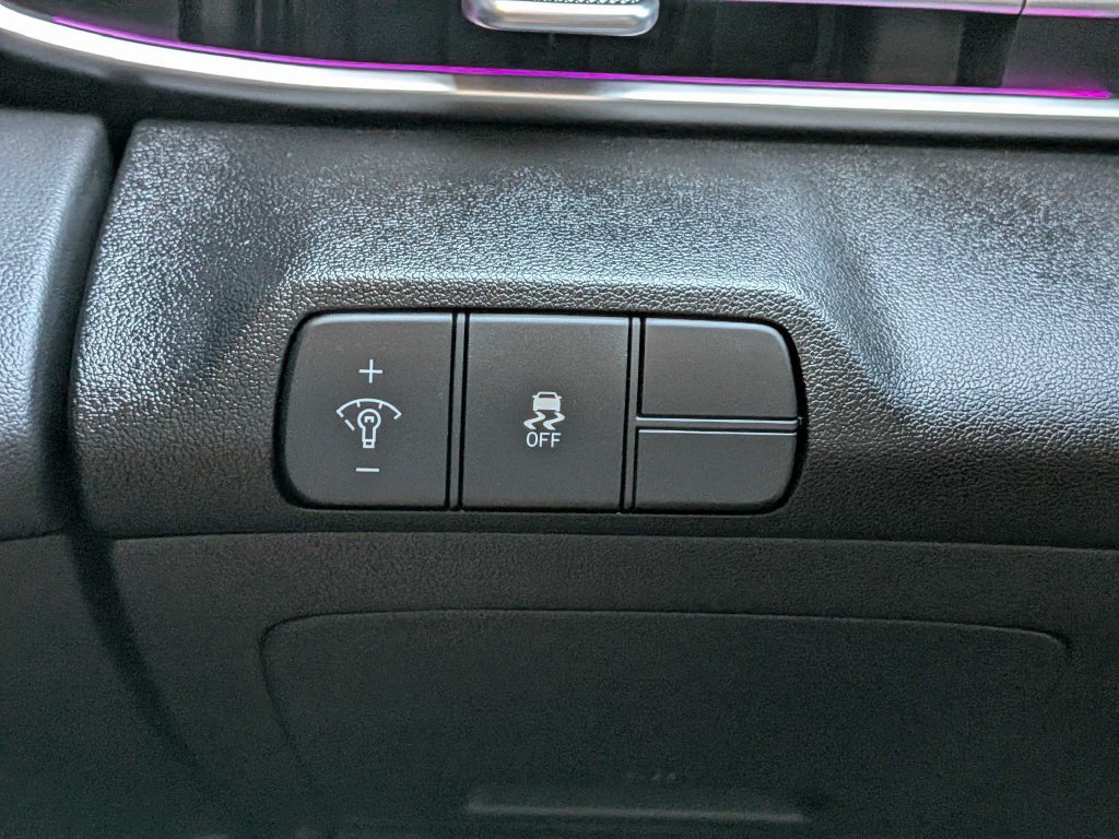 Certified 2025 Hyundai Elantra SEL FWD image 34