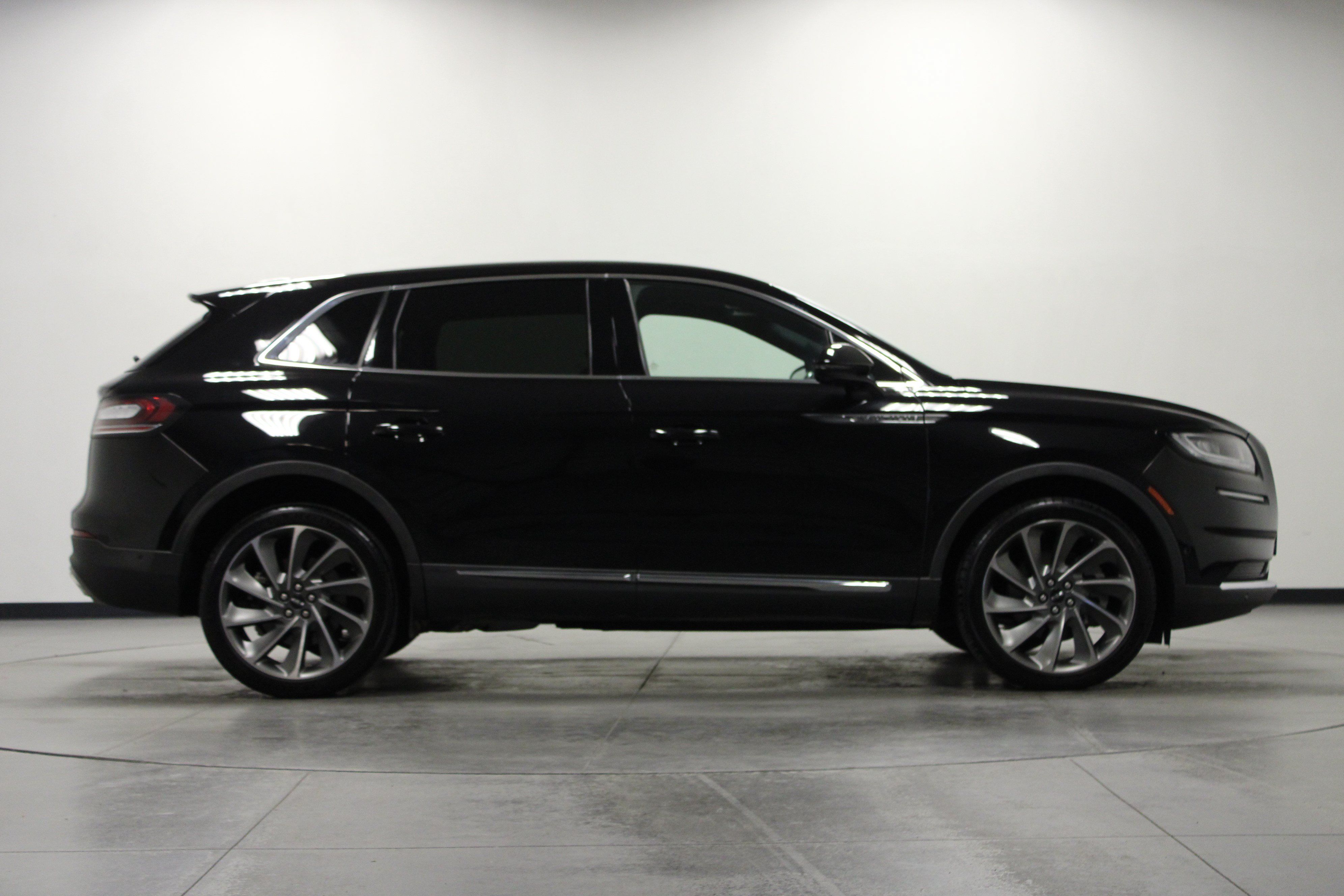 Used 2022 Lincoln Nautilus Reserve w/ Equipment Group 201A AWD/4WD image 3