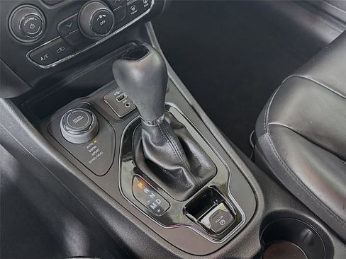 Used 2020 Jeep Cherokee Altitude image 17