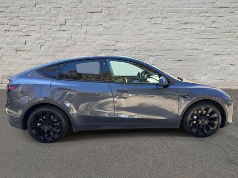 Used 2023 Tesla Model Y Long Range image 4