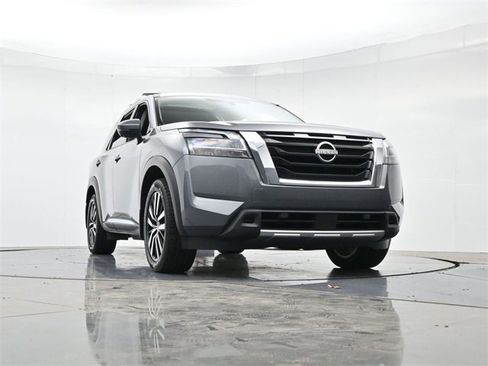 Used 2024 Nissan Pathfinder Platinum image 30