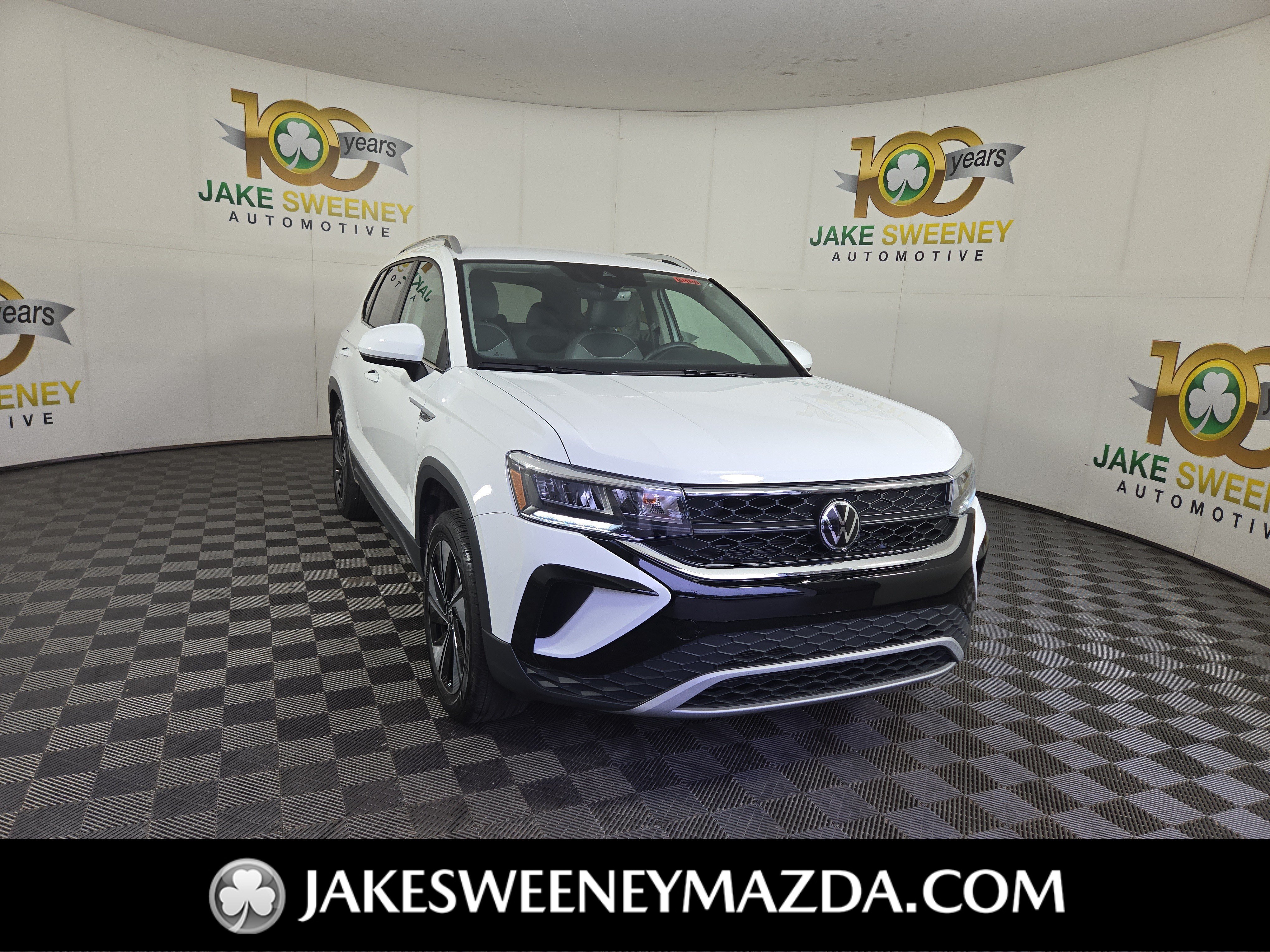 Used 2024 Volkswagen Taos SE AWD/4WD image 1
