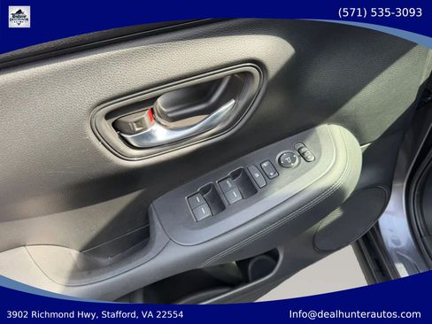 Used 2023 Honda HR-V LX image 19