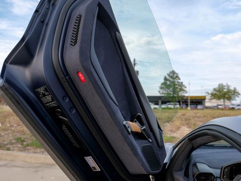 Used 2025 Lamborghini Revuelto image 44