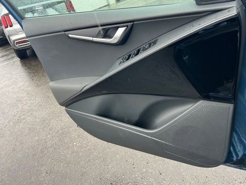 Certified 2025 Kia Niro EX w/ EX Cold Weather Package image 17