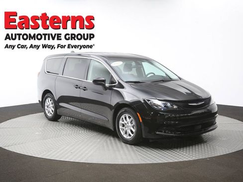 Used 2022 Chrysler Voyager LX image 51