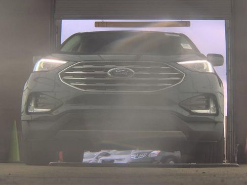 Used 2022 Ford Edge SEL w/ Convenience Package image 3