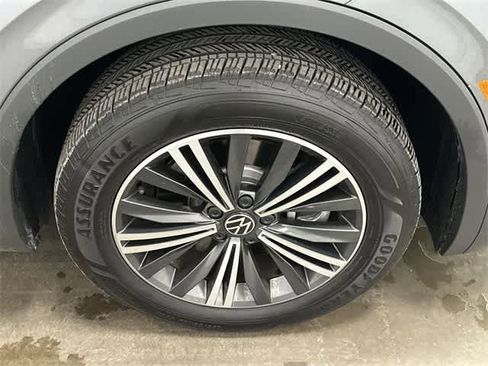 Certified 2024 Volkswagen Tiguan SE image 5