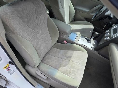 Used 2010 Toyota Camry LE FWD image 26