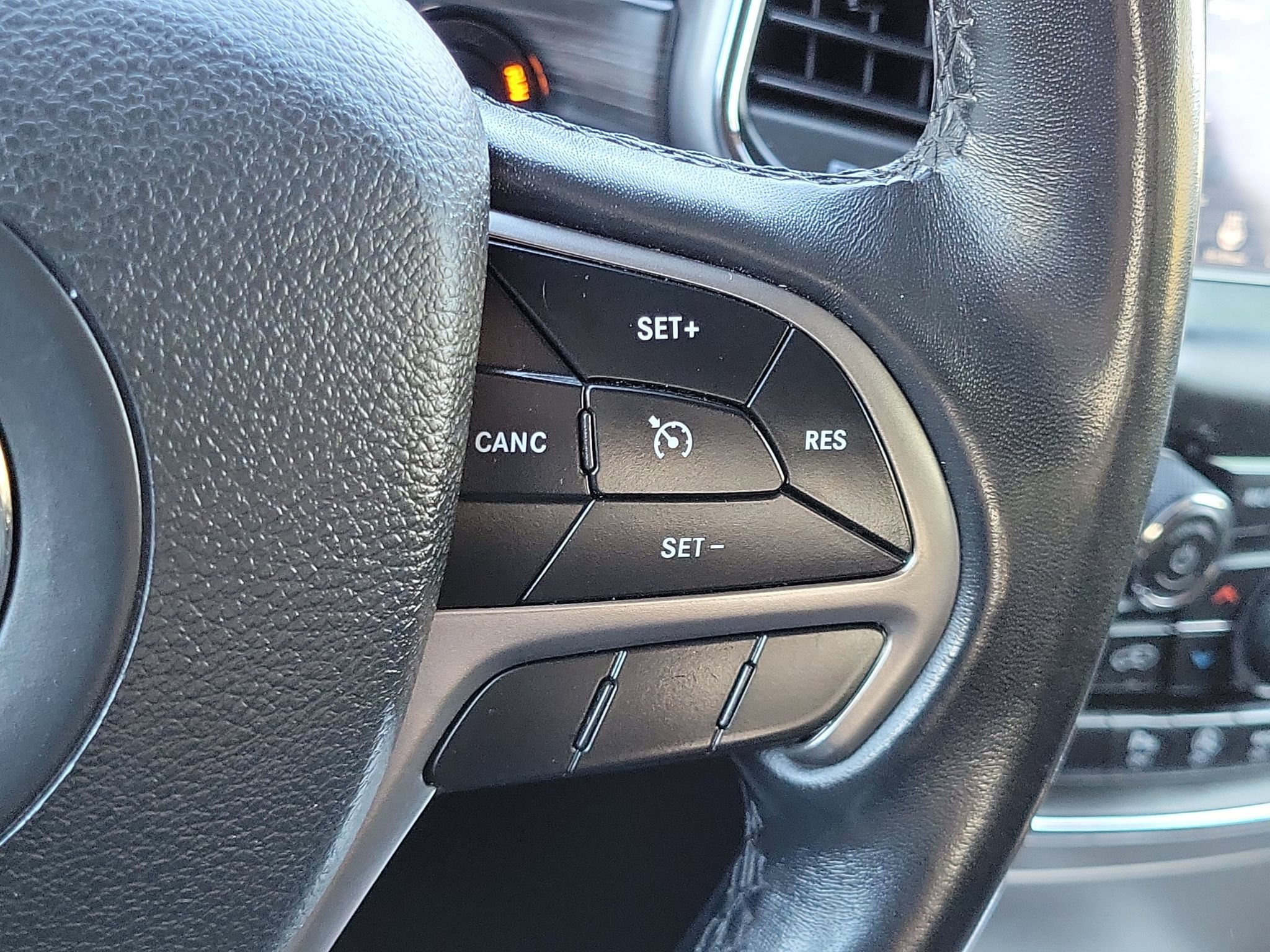 Used 2019 Jeep Grand Cherokee Laredo w/ Security & Convenience Group AWD/4WD image 12