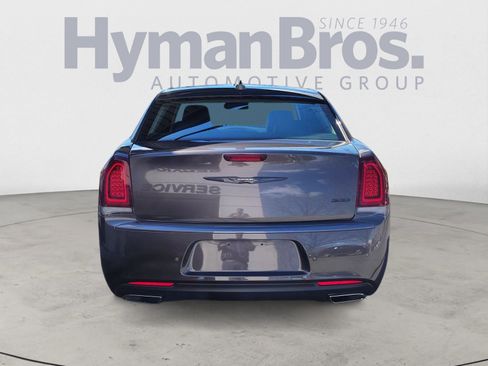 Used 2023 Chrysler 300 Touring L w/ Popular Equipment Group image 4