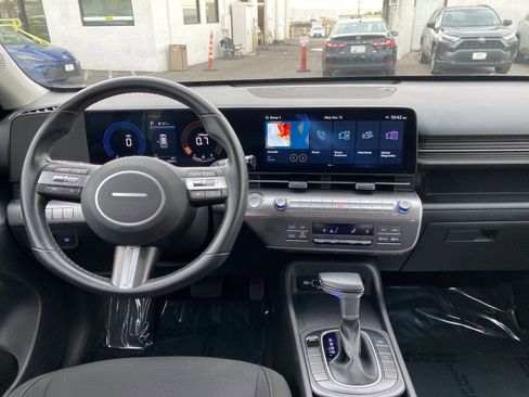 Used 2025 Hyundai Kona SEL image 33
