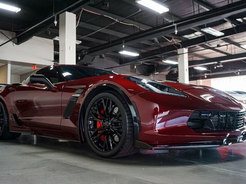 Used 2019 Chevrolet Corvette Z06 RWD image 2