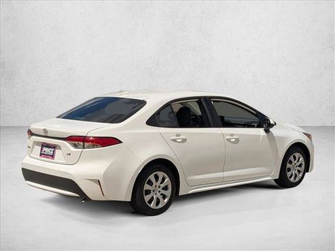 Used 2022 Toyota Corolla LE image 5