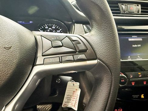 Used 2018 Nissan Rogue S image 11