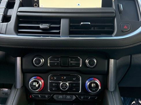 Used 2022 GMC Yukon SLT w/ SLT Premium Package image 17