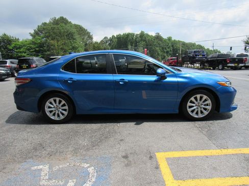 Used 2019 Toyota Camry LE FWD image 2