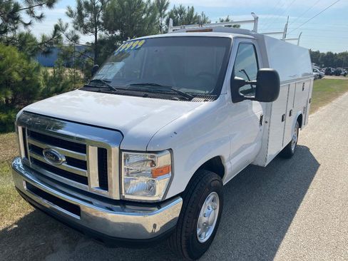 Used 2017 Ford E-350 and Econoline 350 Super Duty RWD image 1